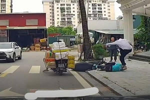 Tạm giữ hình sự nhân viên bảo vệ hành hung tài xế xe ôm công nghệ ở Hà Nội