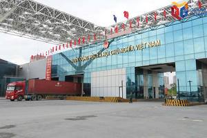 Giao thương sôi động qua Cửa khẩu quốc tế Móng Cái Giao thương sôi động qua Cửa khẩu quốc tế Móng Cái