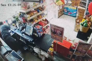 Bắt gã thợ sơn dùng dao khống chế nhân viên siêu thị cướp tài sản ở Hà Nội Bắt gã thợ sơn dùng dao khống chế nhân viên siêu thị cướp tài sản ở Hà Nội