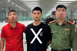 Ra tự thú sau 3 năm bỏ trốn sau lệnh truy nã vì gây rối trật tự công cộng Ra tự thú sau 3 năm bỏ trốn sau lệnh truy nã vì gây rối trật tự công cộng
