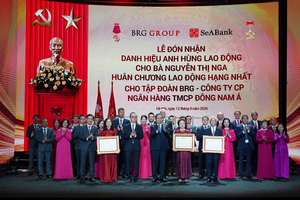 Doanh nhân Nguyễn Thị Nga được trao tặng Danh hiệu Anh hùng Lao động, Ngân hàng SeABank đón nhận Huân chương Lao động hạng Nhất & Bằng khen của Bộ Công an

