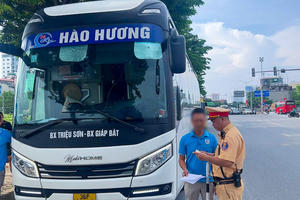 CSGT Hà Nội kiểm soát gần 4.700 phương tiện kinh doanh vận tải, xử lý hơn 1.300 trường hợp