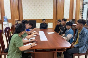 Đưa 13 người Lào vào lao động ở các công trình, 3 người bị khởi tố Đưa 13 người Lào vào lao động ở các công trình, 3 người bị khởi tố