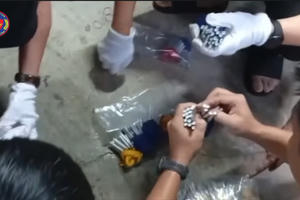 Phát hiện, bắt giữ 01 xe ô tô vận chuyển hàng cấm là kíp nổ điện ở khu vực cửa khẩu quốc tế Lao Bảo

