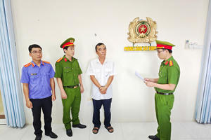 Khởi tố, bắt tạm giam công chức thuế lập 441 hóa đơn khống Khởi tố, bắt tạm giam công chức thuế lập 441 hóa đơn khống