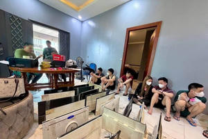 Campuchia bắt giữ hơn 20.000 nghi phạm lừa đảo trực tuyến