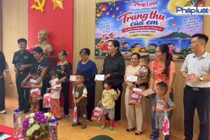 Trung thu nơi đầu sóng – Hành trình mang yêu thương đến với trẻ em biển đảo Trung thu nơi đầu sóng – Hành trình mang yêu thương đến với trẻ em biển đảo