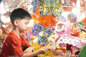 Bản tin tổng hợp 24/09: Thị trường đồ chơi Trung thu vào mùa, hàng truyền thống hút khách
