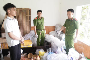 Nghệ An: Cất giấu gần 1 tấn nguyên liệu làm pháo, nam thanh niên bị bắt