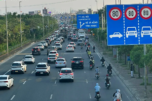 Tổ chức lại giao thông cầu Nhật Tân: Ô tô cùng chạy tối đa 80 km/h
Tổ chức lại giao thông cầu Nhật Tân: Ô tô cùng chạy tối đa 80 km/h