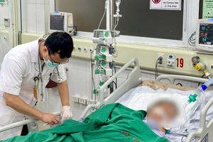 Người phụ nữ phải thở máy do mảnh tre 3 cm nằm trong chân