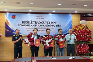 Cục Hải quan trao quyết định công nhận, gia hạn áp dụng cho 7 doanh nghiệp ưu tiên