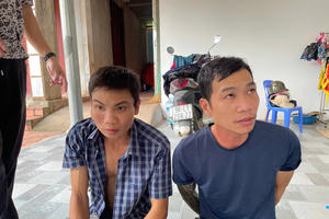 Khởi tố 4 đối tượng dùng hung khí cướp tài sản Khởi tố 4 đối tượng dùng hung khí cướp tài sản