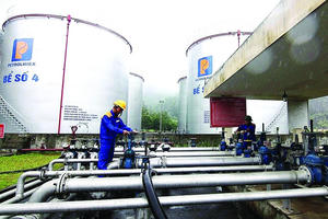 Bộ Công Thương yêu cầu các doanh nghiệp tuyệt đối không găm xăng dầu chờ tăng giá