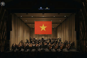 “Chạm Thanh Thu” cùng hơn 100 nghệ sĩ giao hưởng London Symphony Orchestra  