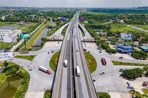 Cao tốc Cầu Giẽ - Ninh Bình chính thức hạ tốc độ tối đa còn 100 km/h Cao tốc Cầu Giẽ - Ninh Bình chính thức hạ tốc độ tối đa còn 100 km/h