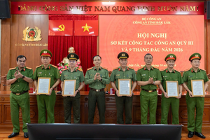 Khen thưởng các đơn vị triệt phá đường dây lừa đảo tâm linh hơn 50 tỷ đồng Khen thưởng các đơn vị triệt phá đường dây lừa đảo tâm linh hơn 50 tỷ đồng
