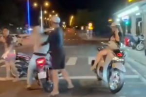 Làm rõ vụ nam thanh niên hành hung người đi xe máy giữa ngã tư ở Nha Trang