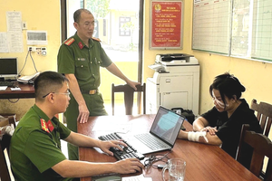 Khởi tố người phụ nữ gây rối, giật thẻ và bẻ gậy của lực lượng an ninh cơ sở Khởi tố người phụ nữ gây rối, giật thẻ và bẻ gậy của lực lượng an ninh cơ sở