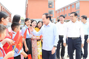 Phó Thủ tướng Lê Tiến Châu kiểm tra các trường phổ thông nội trú liên cấp tại Nghệ An Phó Thủ tướng Lê Tiến Châu kiểm tra các trường phổ thông nội trú liên cấp tại Nghệ An