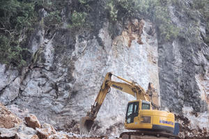 Xử phạt 35 triệu đồng đối với hành vi đổ thải sai quy định khi thi công đường 176B ở Tuyên Quang