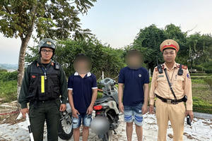 Thiếu niên 17 tuổi vượt đèn đỏ và bỏ chạy khi gặp CSGT Thiếu niên 17 tuổi vượt đèn đỏ và bỏ chạy khi gặp CSGT
