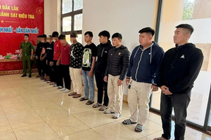 Khởi tố 13 người sau vụ mang dao, rựa rượt đuổi nhau trên phố ở Đắk Lắk