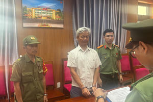Bắt tạm giam Giám đốc Trung tâm Anh ngữ tại Đà Nẵng để điều tra về tội lừa đảo chiếm đoạt tài sản