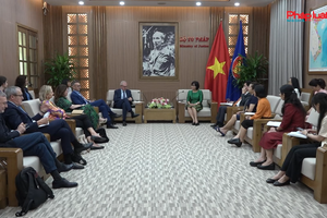 Tiếp tục củng cố quan hệ hợp tác pháp luật và tư pháp giữa Việt Nam và Pháp Tiếp tục củng cố quan hệ hợp tác pháp luật và tư pháp giữa Việt Nam và Pháp