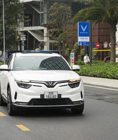 Sắm VF 8 du xuân, nhận cơ hội trúng thêm xe máy điện: “Kèo thơm” khó cưỡng từ VinFast