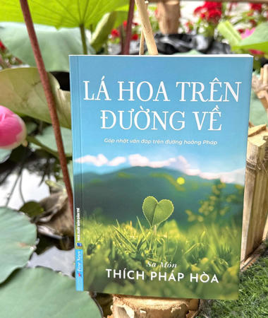 ‘Lá hoa trên đường về’ - Những vấn đáp mở lối tỉnh thức giữa đời sống hiện đại
