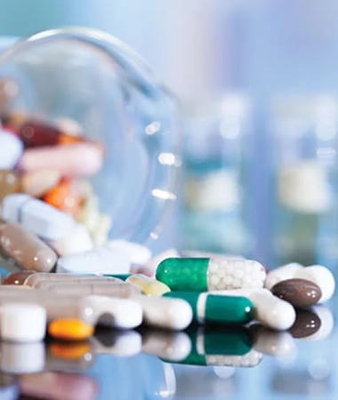 Dược phẩm Hoàng Đức và Y tế Delta: Vi phạm kinh doanh thuốc kiểm soát đặc biệt và thuốc cổ truyền, bị đình chỉ hoạt động nhập khẩu