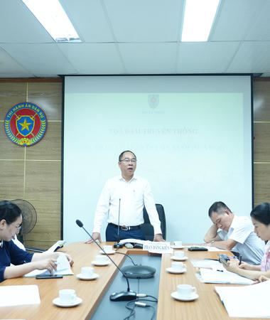 Sửa đổi quy định pháp luật để bảo đảm lợi ích tốt nhất của trẻ em được nhận làm con nuôi Sửa đổi quy định pháp luật để bảo đảm lợi ích tốt nhất của trẻ em được nhận làm con nuôi