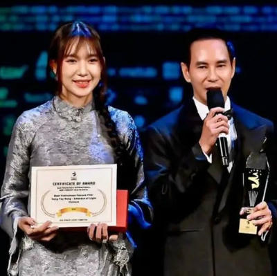 Điểm tin Showbiz 15/11: Đạo diễn Lý Hải nhận hai giải thưởng ở Mỹ