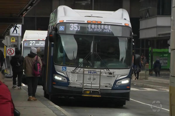 Người đàn ông lái trộm xe buýt nhưng vẫn dừng đón trả khách đúng trạm Người đàn ông lái trộm xe buýt nhưng vẫn dừng đón trả khách đúng trạm