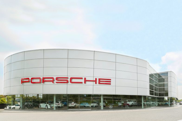 Porsche ghi nhận mức sụt giảm doanh số tồi tệ nhất 15 năm: Khách hàng 'quay lưng' với xe điện