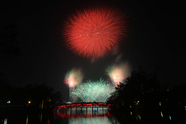 Rộn ràng không khí đón xuân trên mọi miền Tổ quốc