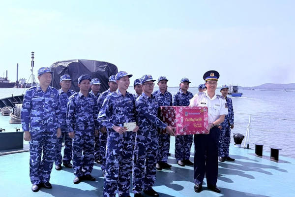 Giữ vững nhịp xuân nơi đầu sóng