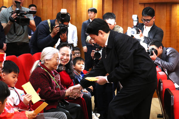 Chủ tịch nước Lương Cường thăm, chúc mừng năm mới Đảng bộ và nhân dân tỉnh Lào Cai Chủ tịch nước Lương Cường thăm, chúc mừng năm mới Đảng bộ và nhân dân tỉnh Lào Cai