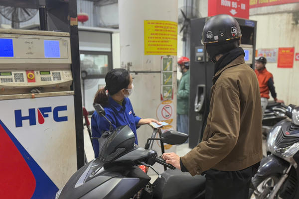 Giá xăng tăng mạnh từ 15h hôm nay