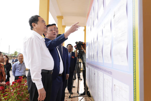 Chủ tịch Quốc hội Trần Thanh Mẫn kiểm tra công tác chuẩn bị bầu cử tại Nghệ An Chủ tịch Quốc hội Trần Thanh Mẫn kiểm tra công tác chuẩn bị bầu cử tại Nghệ An