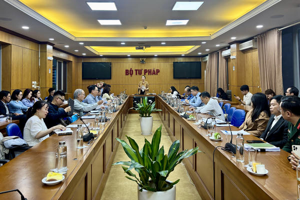 Sửa đổi 4 luật về thương mại, cạnh tranh: Đẩy mạnh phân cấp, cải cách thủ tục hành chính Sửa đổi 4 luật về thương mại, cạnh tranh: Đẩy mạnh phân cấp, cải cách thủ tục hành chính