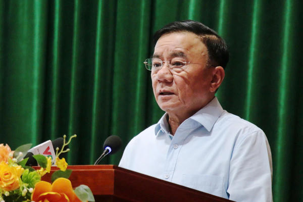 Thường trực Ban Bí thư Trần Cẩm Tú tiếp xúc cử tri Đà Nẵng Thường trực Ban Bí thư Trần Cẩm Tú tiếp xúc cử tri Đà Nẵng