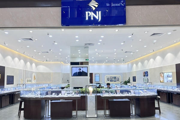 Sau 8 năm đóng vai 'bà đỡ', PNJ chính thức trực tiếp lấn sân mảng dịch vụ tài chính Sau 8 năm đóng vai 'bà đỡ', PNJ chính thức trực tiếp lấn sân mảng dịch vụ tài chính