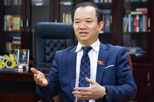 PGS.TS Bùi Hoài Sơn: “Công nghệ và mạng xã hội đối với văn hóa đọc giống như một dòng nước lớn”