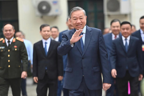 Bản tin tổng hợp 15/03: Nhiều lãnh đạo Đảng, Nhà nước cũng trực tiếp thực hiện quyền và nghĩa vụ công dân của mình tại các khu vực bỏ phiếu.
Bản tin tổng hợp 15/03: Nhiều lãnh đạo Đảng, Nhà nước cũng trực tiếp thực hiện quyền và nghĩa vụ công dân của mình tại các khu vực bỏ phiếu.