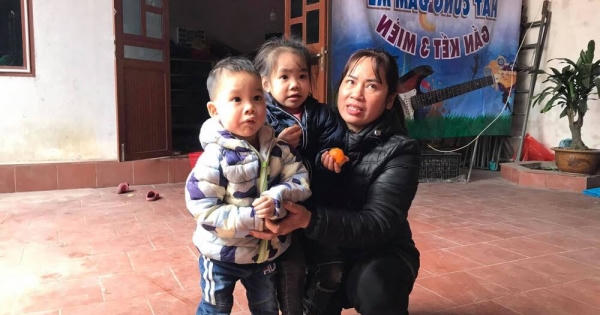 Hoàn cảnh bi đát của hai cháu bé bị bỏ rơi ở bờ đê trong cái lạnh 10 độ C