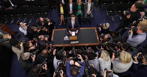 Nhìn lại năm 2018 đầy “thảm họa” và đáng quên của mạng xã hội Facebook Nhìn lại năm 2018 đầy “thảm họa” và đáng quên của mạng xã hội Facebook