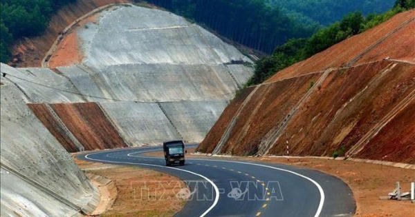 Yêu cầu chấm dứt hợp đồng với nhà thầu chậm tiến độ cao tốc Bắc - Nam Yêu cầu chấm dứt hợp đồng với nhà thầu chậm tiến độ cao tốc Bắc - Nam