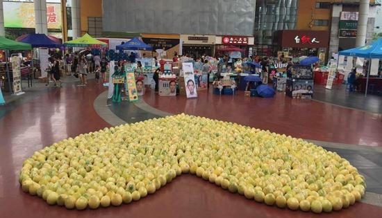 Màn tỏ tình lãng mạn với 999 quả bưởi và cái kết phũ phàng